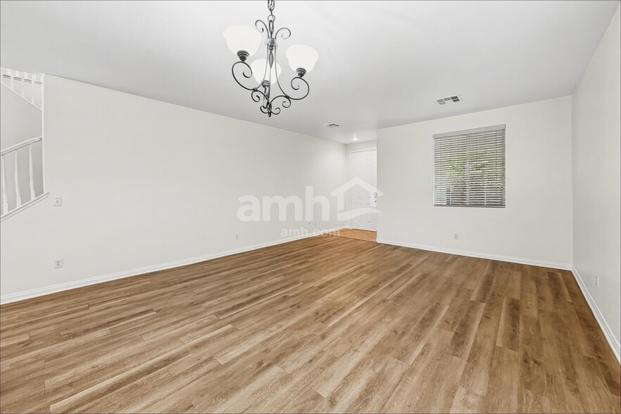Building Photo - 10432 Wellington Manor Ave