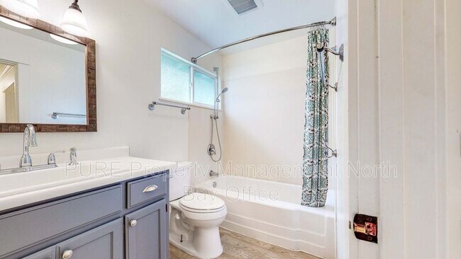 Building Photo - 3225 Meadow Glen Dr