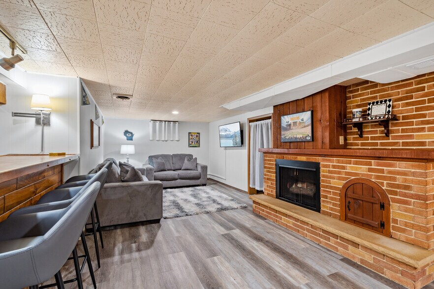 Building Photo - 1816 Gross Ave