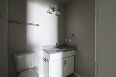 Building Photo - 811 Clyde St