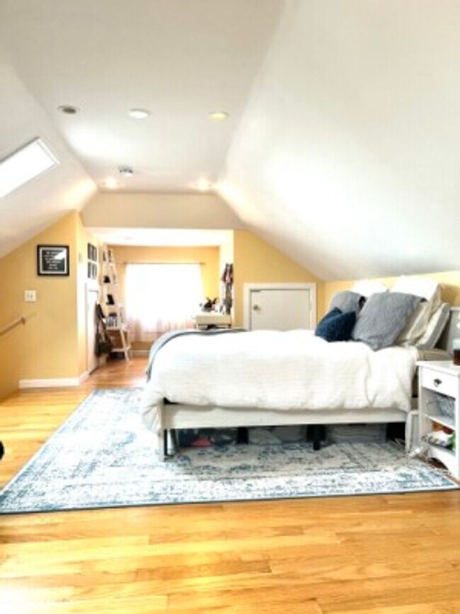 Building Photo - AVAILABLE SEPTEMBER 1ST - Beautiful, Spacious and Renovated Brighton/Oak Square 3 Bed Duplex.  NO...