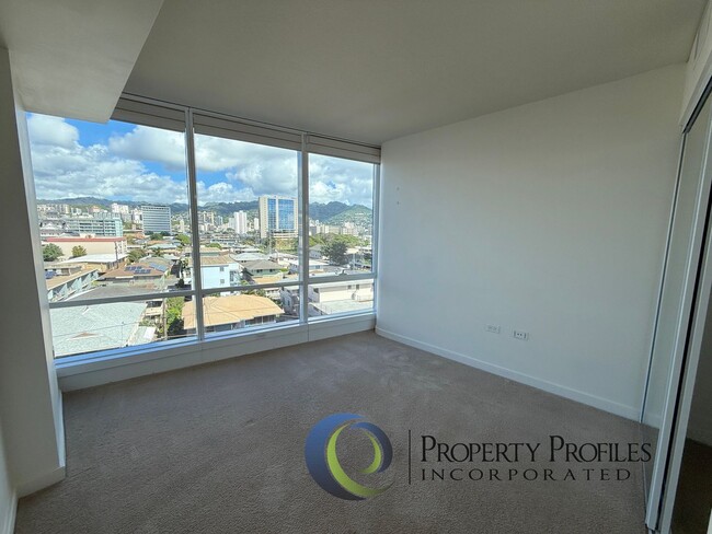 Building Photo - Moana Pacific - 2 Bedroom 2 Bath Unit - Available Now!