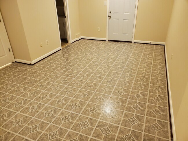 Building Photo - 39612 Walnut Cir