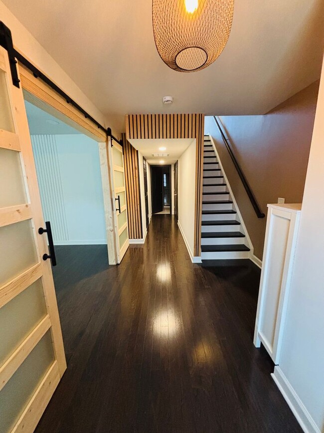 Building Photo - 3-4 Bedroom, 3.5 Bath Townhouse