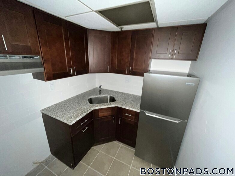 Building Photo - 62 Boylston St