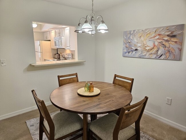 Building Photo - Seasonal Short-Term 2 Bedroom 2 Bathroom 2nd Floor Condo in Estancias of Capri Isles!