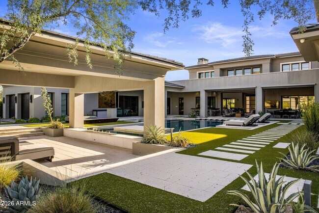 Building Photo - 10110 E Siesta Ln