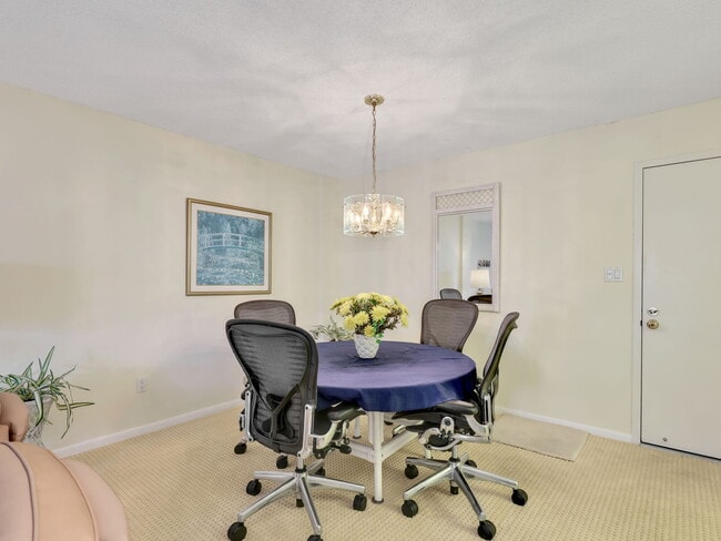 Building Photo - 555 Park Shore Dr