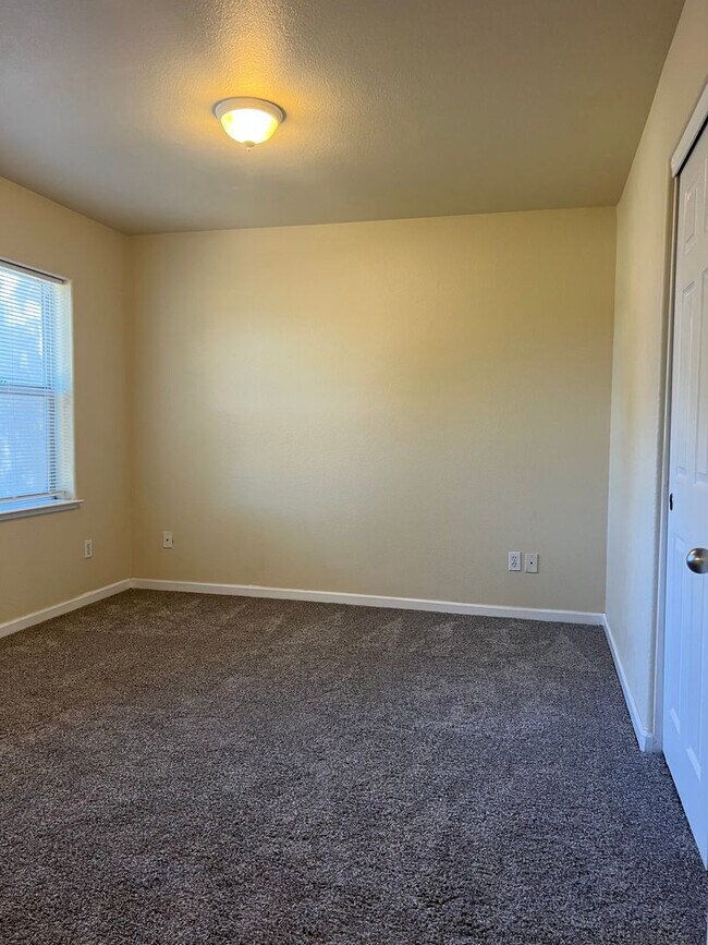 Building Photo - 621 Elko Ave