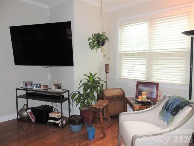 Building Photo - 222 S Torrence St