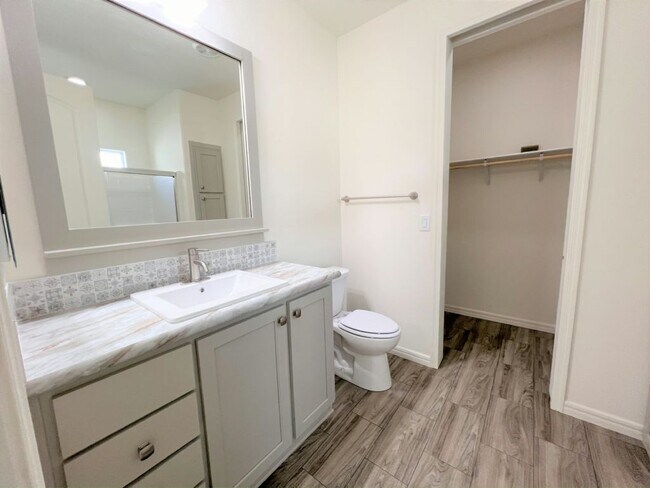 Building Photo - 2206 S Ellsworth Rd