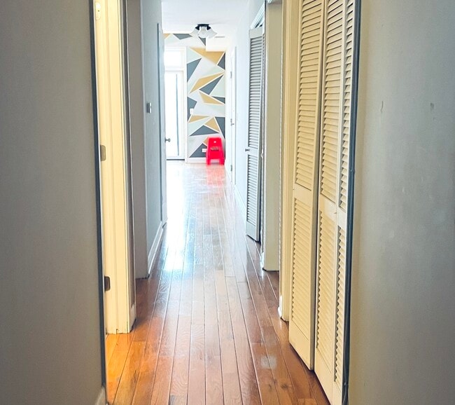 Building Photo - 214 W 31st St