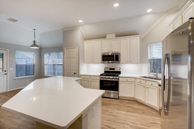 Building Photo - 9311 Cabin Creek Dr