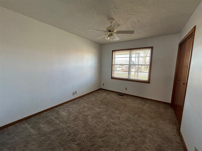 Building Photo - 514 E Center St