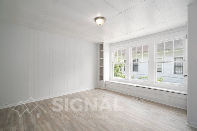 Building Photo - 412 12th St SW