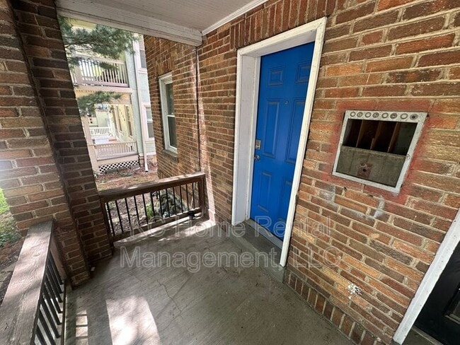 Building Photo - 1114 W 41st Terrace