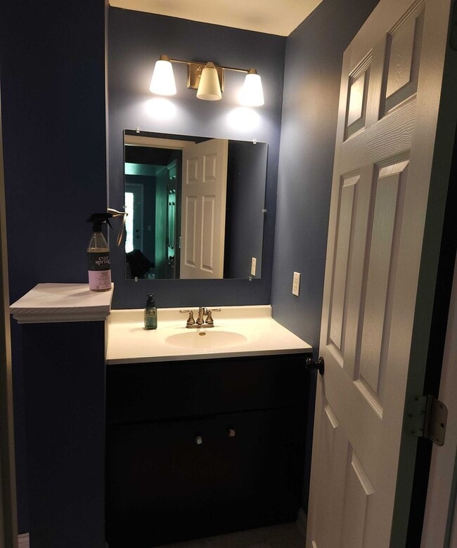 Building Photo - Ready to go forest lake 3 bed 4 bath townh...