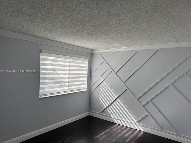 Building Photo - 185 Lakeview Dr