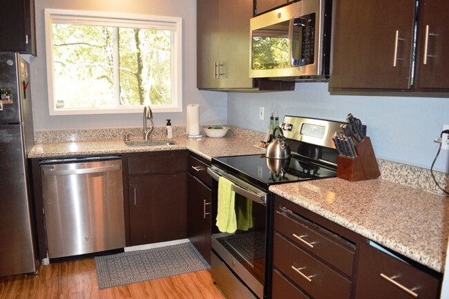 Building Photo - Updated Two Bedroom Condo with Views of th...