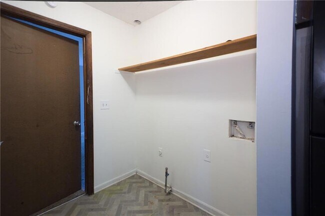 Building Photo - 2414 Leslie Brook Dr