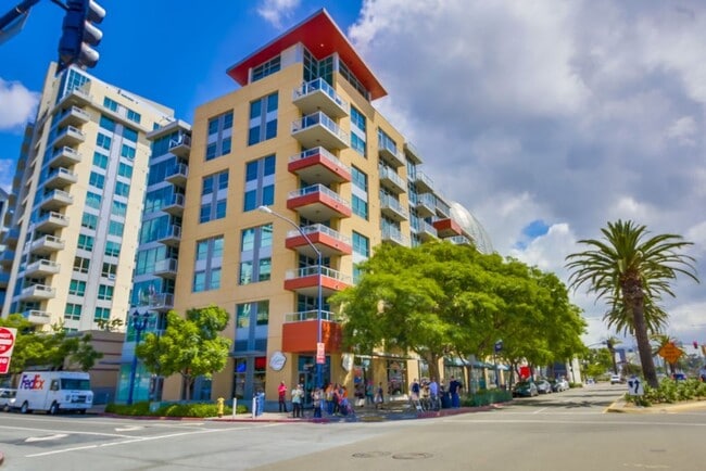 Building Photo - Beautiful Condo Adjacent to Petco Park - P...