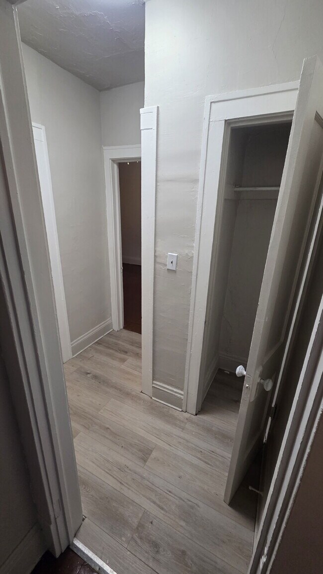 Building Photo - "2-Bedroom with Full Bath - Duplex -Down Unit"