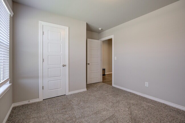 Building Photo - 14800 Lost Fls Wy