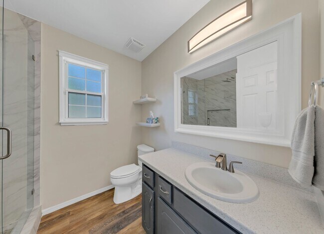 Building Photo - 4501 Parkwood Square