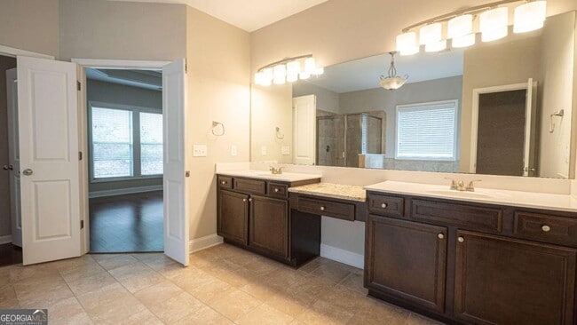 Building Photo - 3731 Ivy Lawn Dr NE