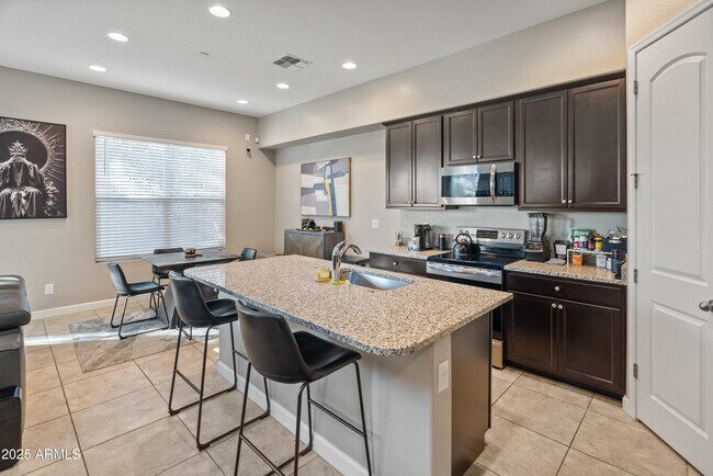 Building Photo - 3020 N 37th Pl