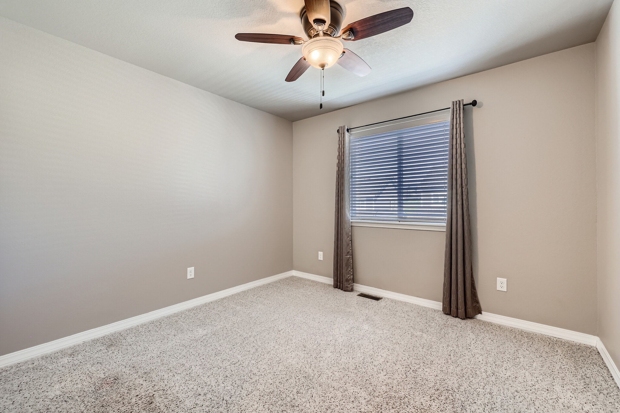 Building Photo - 8883 White Prairie Vw
