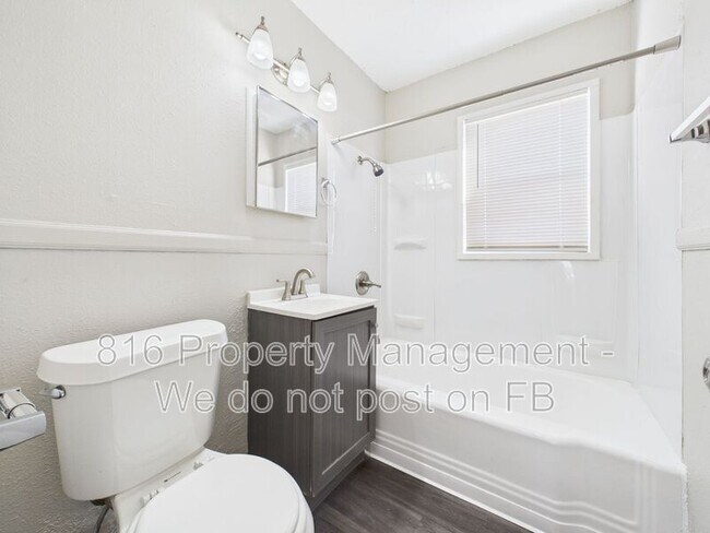 Building Photo - 801-803 E Bannister Rd