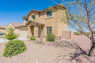 Building Photo - Discover the perfect blend of comfort and ...