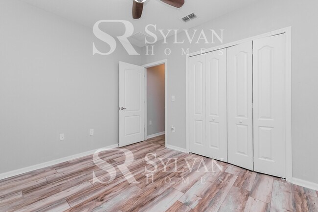 Building Photo - Feel welcome and comfortable in this charming home