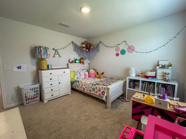 Building Photo - 5695 Guinevere Ln