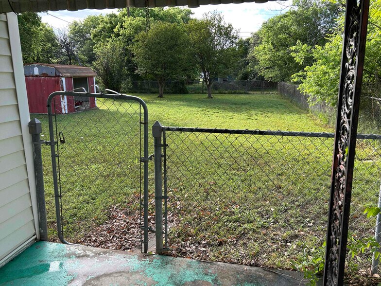 Building Photo - 1008 Pecan Ave