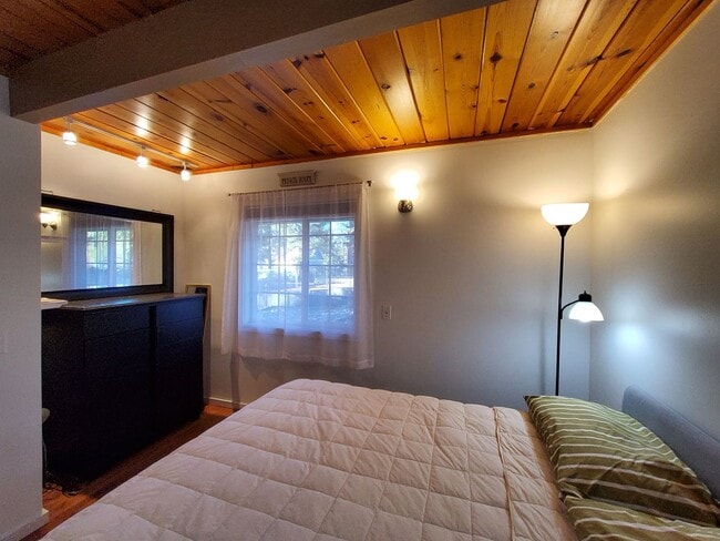 Building Photo - Adorable [furnished] - 2 Bed / 1 Bath A-Frame for Lease
