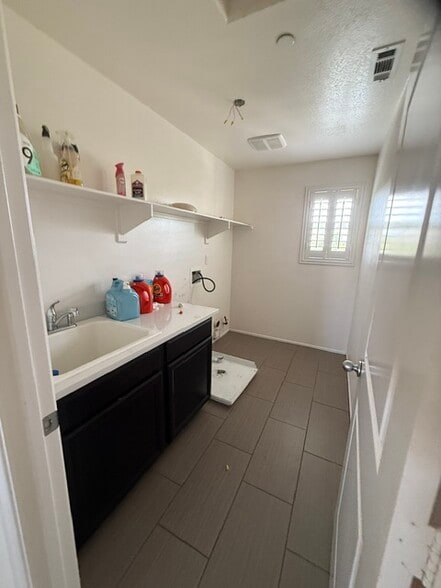 Building Photo - 15645 Calabria Ct