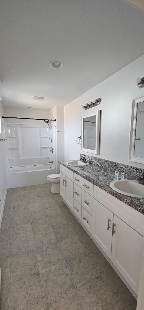 Building Photo - 537 E Ash St