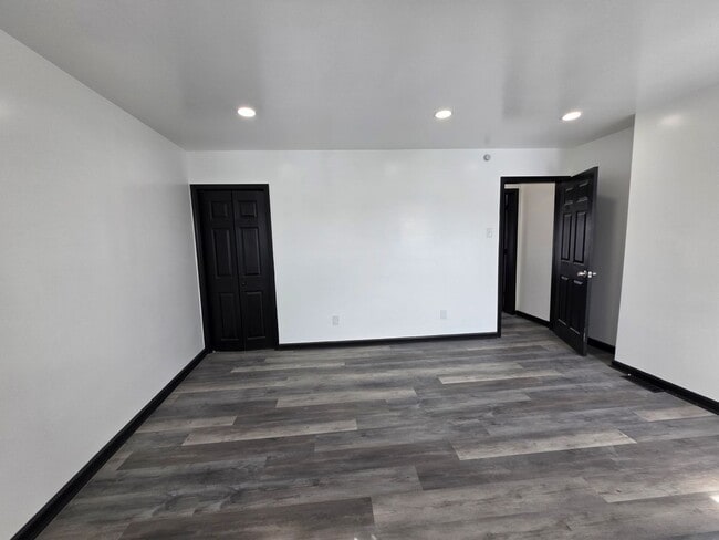 Building Photo - Fully Updated 3 bedroom 1 bath house for in the South Side Slopes!