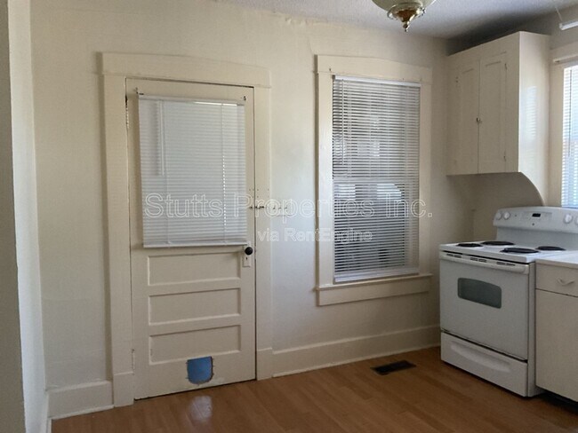 Building Photo - 1209 E Limestone St