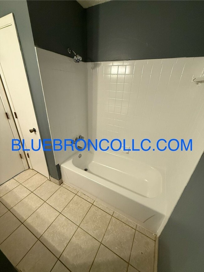 Building Photo - Great unit for a great price. won't last long!