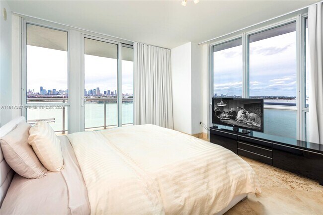 Building Photo - 520 West Ave