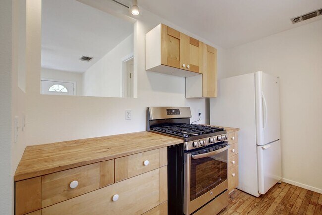 Building Photo - 3214 Larry Lane