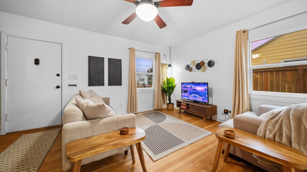 Primary Photo - 2910 E 28th St