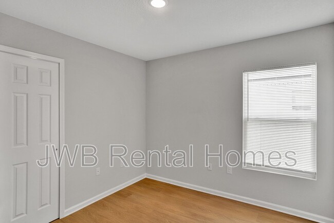 Building Photo - 2117 Moncrief Rd