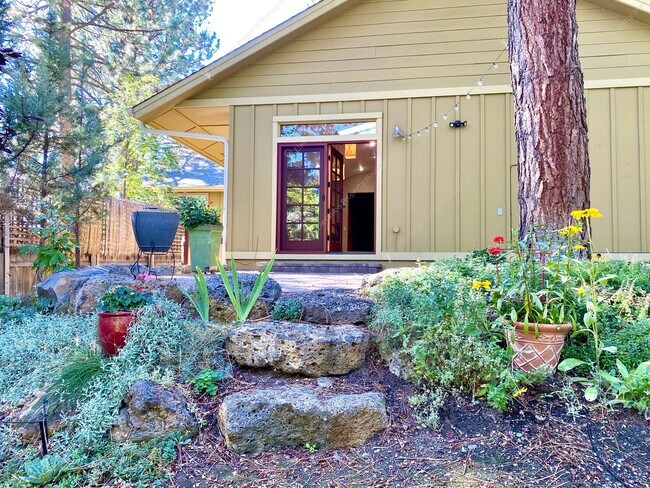 Building Photo - West Hills Gem with Timeless Charm and Mod...