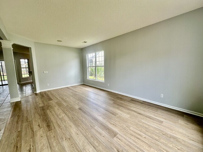 Building Photo - Outstanding Two Bedroom Home in Sun City!