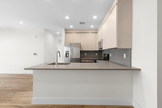 Building Photo - 433 62nd St