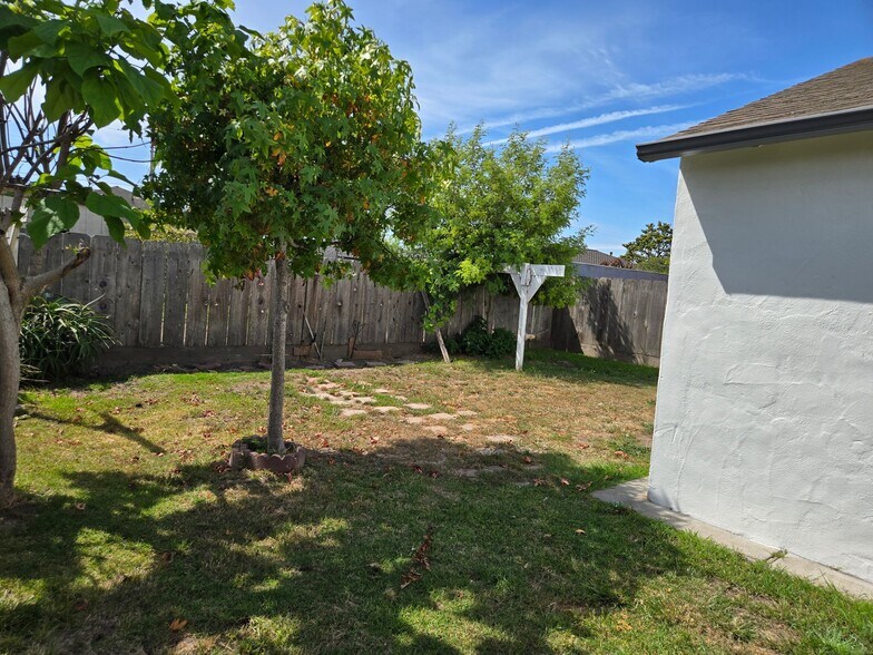 Building Photo - 1514 2nd Ave